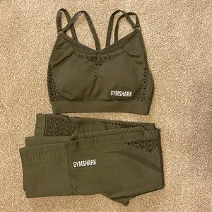 Gymshark Energy+ Seamless Sports Bra & Cropped Legging - Dark Green